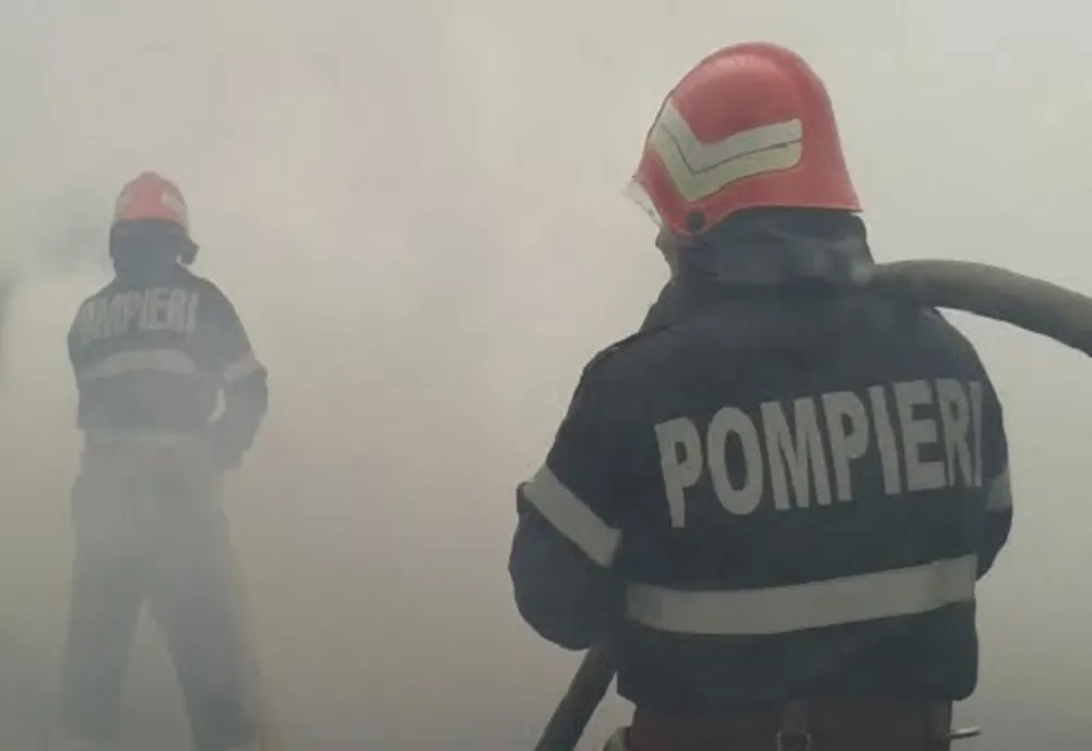 Dâmboviţa. Incendiu la casă din Bărbulețu! S-a intervenit cu trei autospeciale de stingere