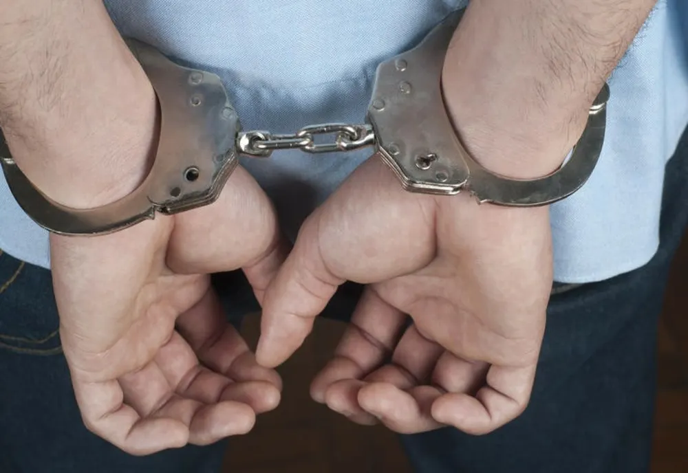 Dâmbovița. Bărbat acuzat că a întreținut relații sexuale cu o fetiță timp de cinci ani, arestat preventiv