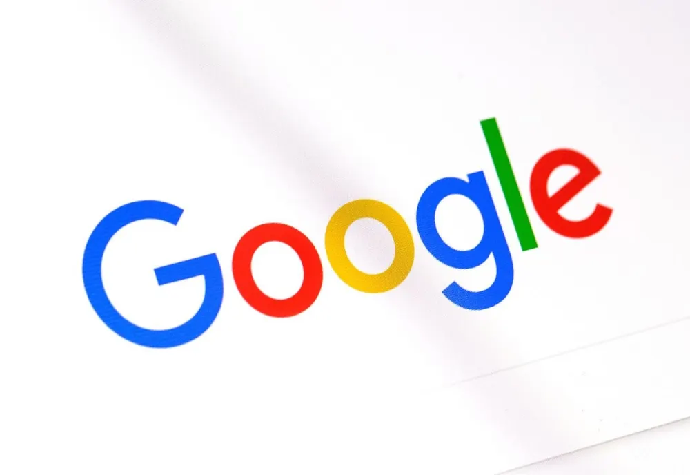 GOOGLE, AMENDATĂ CU APROAPE 3 MILIARDE DE EURO DE COMISIA EUROPEANĂ