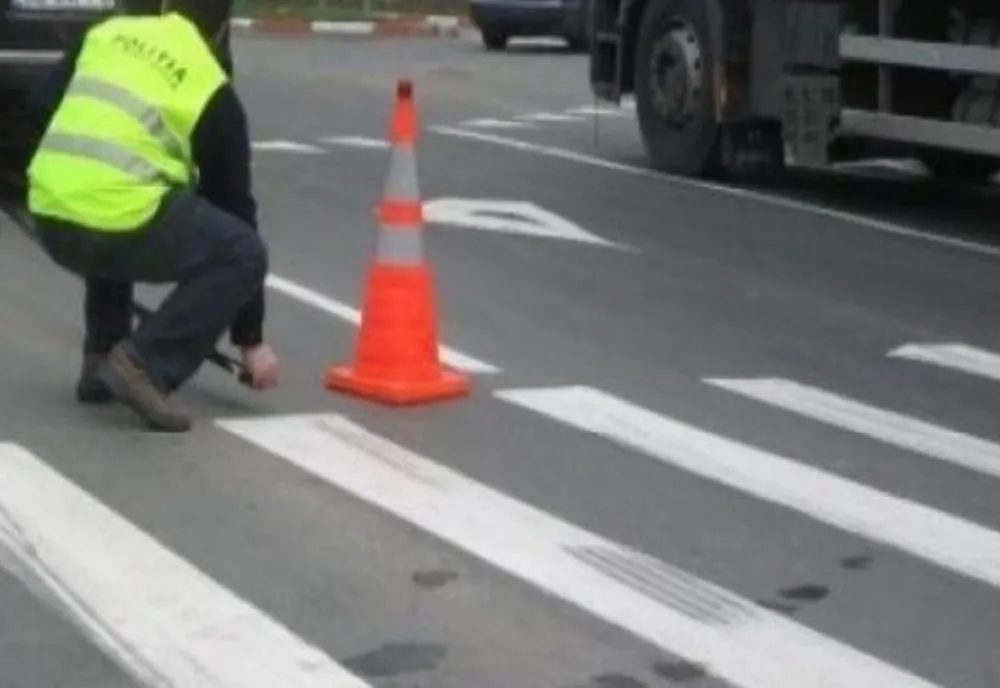 Minoră de 16 ani, lovită de TIR pe trecerea de pietoni, în Dâmbovița! 