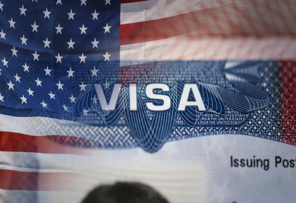 DISCUTII IMPORTANTE ÎNTRE MINISTRUL DE INTERNE ȘI AMBASADOAREA SUA. ROMÂNIA, MAI APROAPE DE PROGRAMUL VISA WAIVER