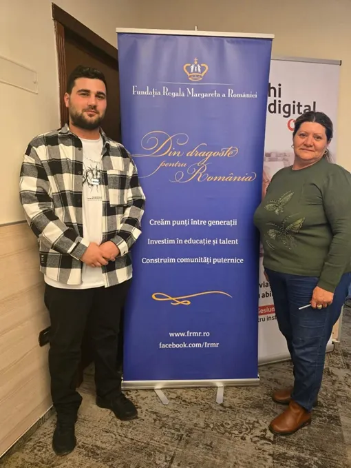 CONECTĂM GENERAȚII” AJUNGE ÎN DÂMBOVIȚA: UN PAS ESENȚIAL SPRE DIGITALIZAREA SENIORILOR