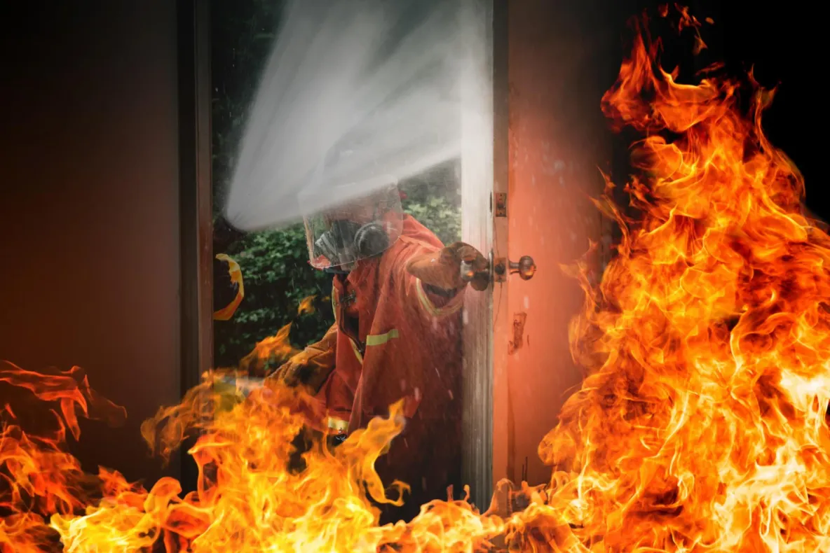Incendiu violent în comuna Crevedia