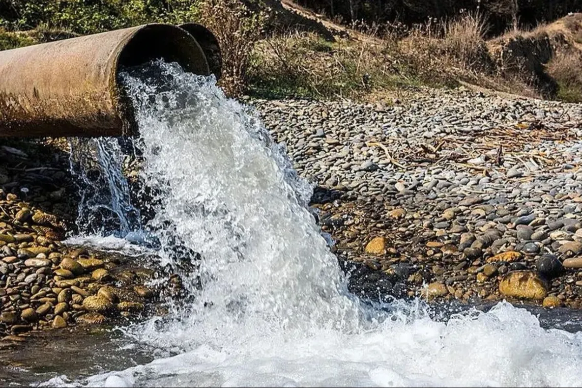 39 de comune au apă potabilă, dar nu și canalizare. Infrastructura rămâne o problemă în mediul rural