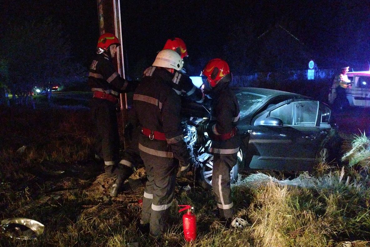 VIDEO Pompierii au salvat de la moarte trei femei
