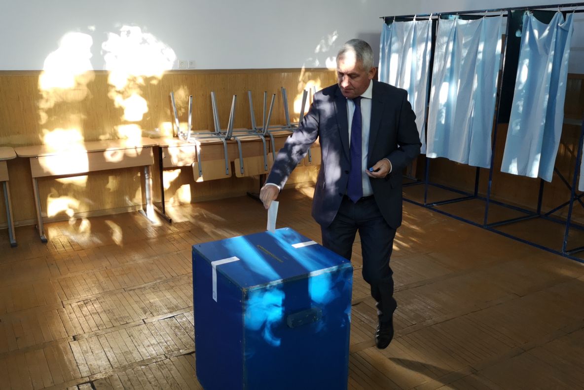 Referendum pentru familia tradițională. Adrian Țuțuianu, fostul ministru al Apărării, a votat la Târgoviște