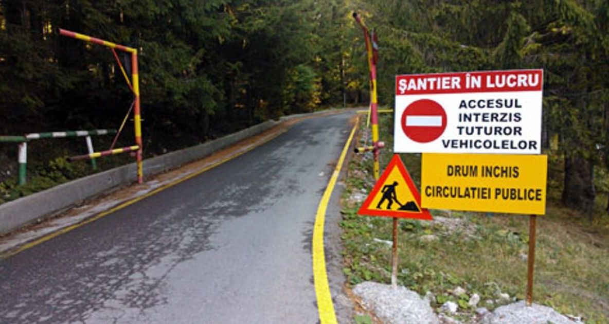 Drumurile din munte rămân închise sau cu restricții, în Bucegii dâmbovițeni.