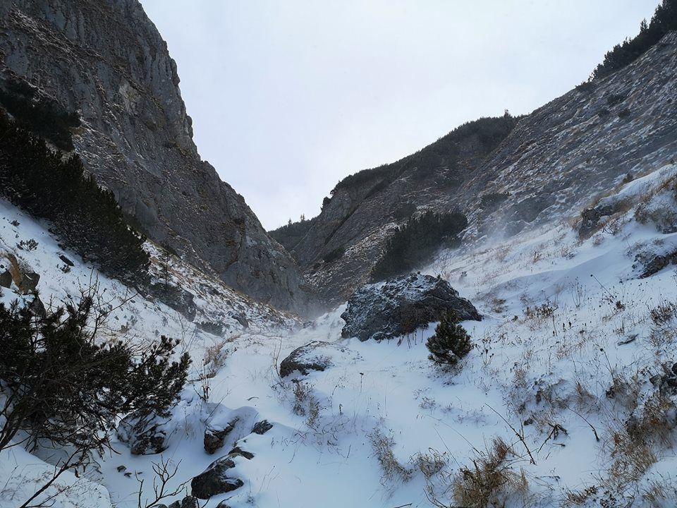 Zăpadă mare și viscol, în zona montană a județului Dâmbovița