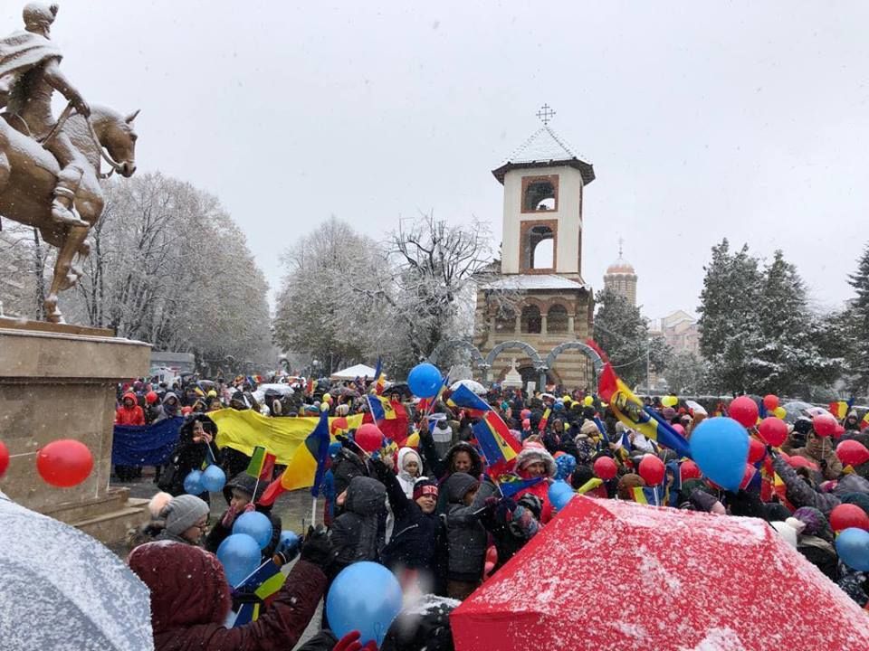 FOTO "Parada România 100” a Școlii Coresi