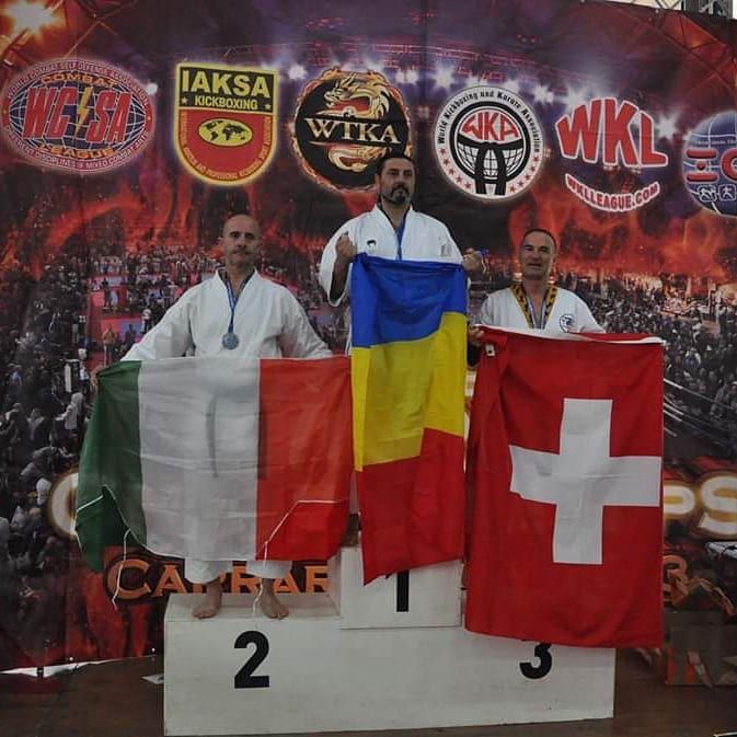 Campion mondial la karate. Târgovișteanul Vasile Lupașc dedică succesul "Centenarului"