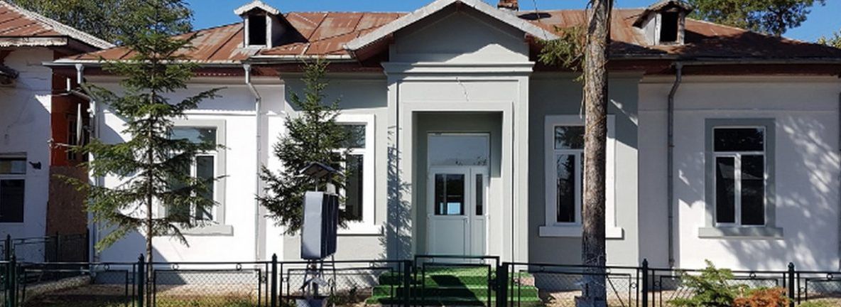 Au încercat să fure din bancomatul Primăriei . S-au "ales" cu o... cercetare pentru tentativă de furt