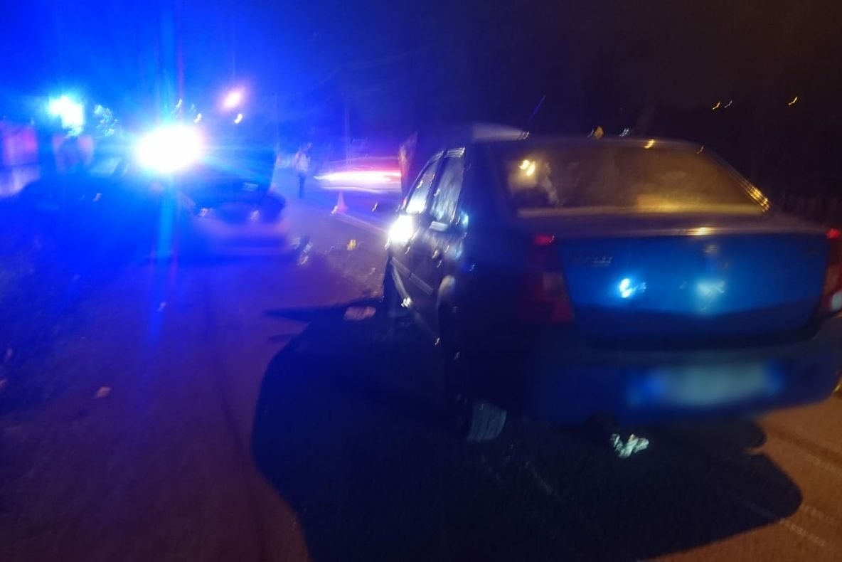 Coliziune între trei autoturisme. Două victime au fost transportate la spital