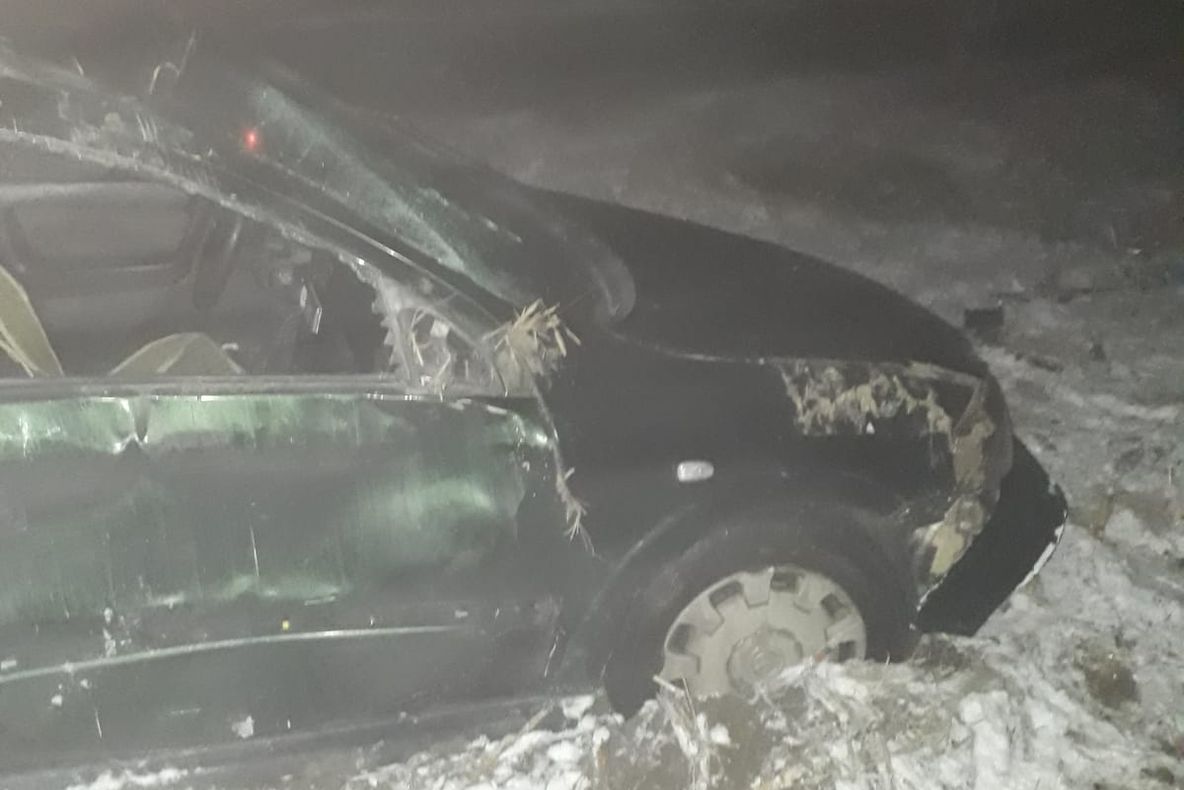 A ignorat condițiile de drum, pe timp de iarnă. A făcut praf mașina