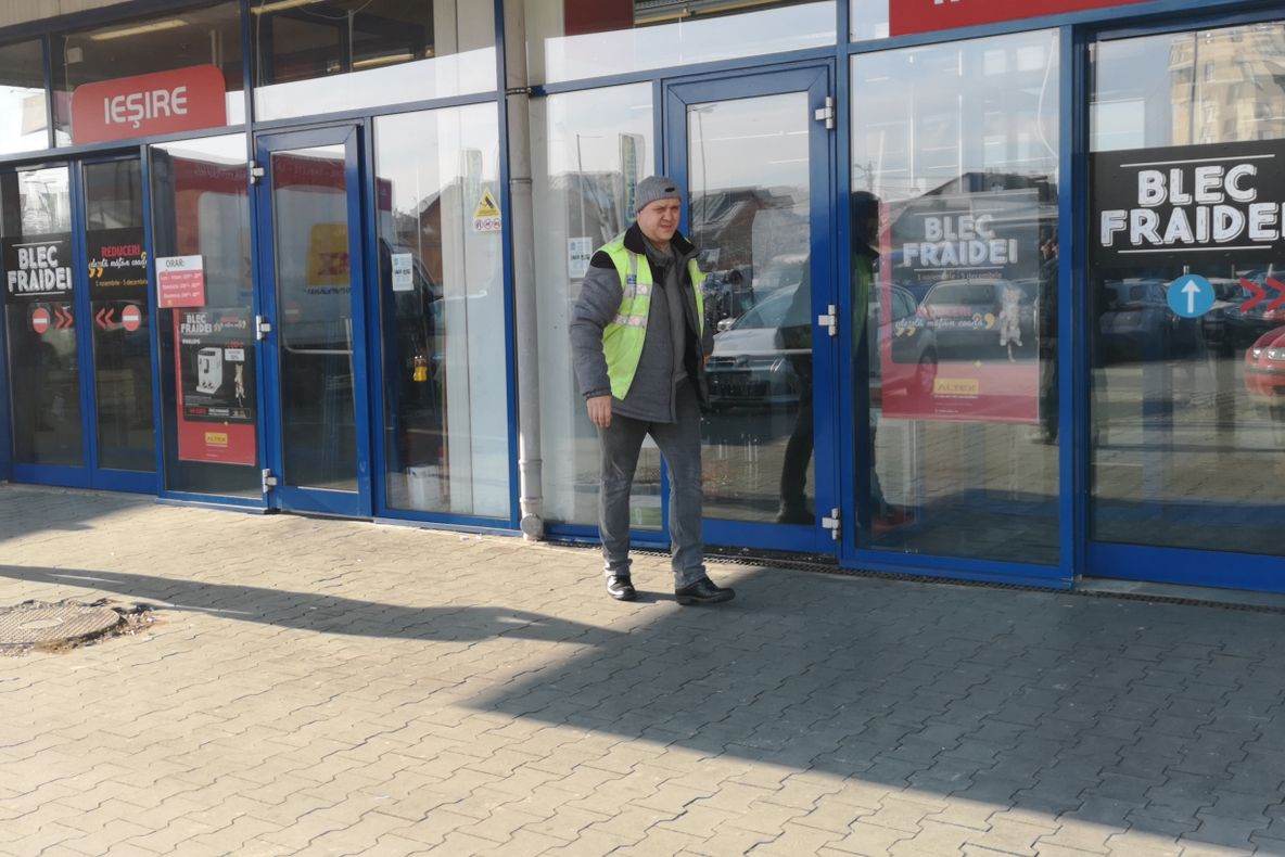 „Gone in 60 seconds” de Târgoviște. Jaf de de proporții la un magazin de electronice și electrocasnice