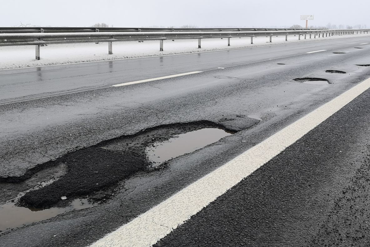 Cum a fost posibil ca Autostrada A1 să „înflorească” cu gropi