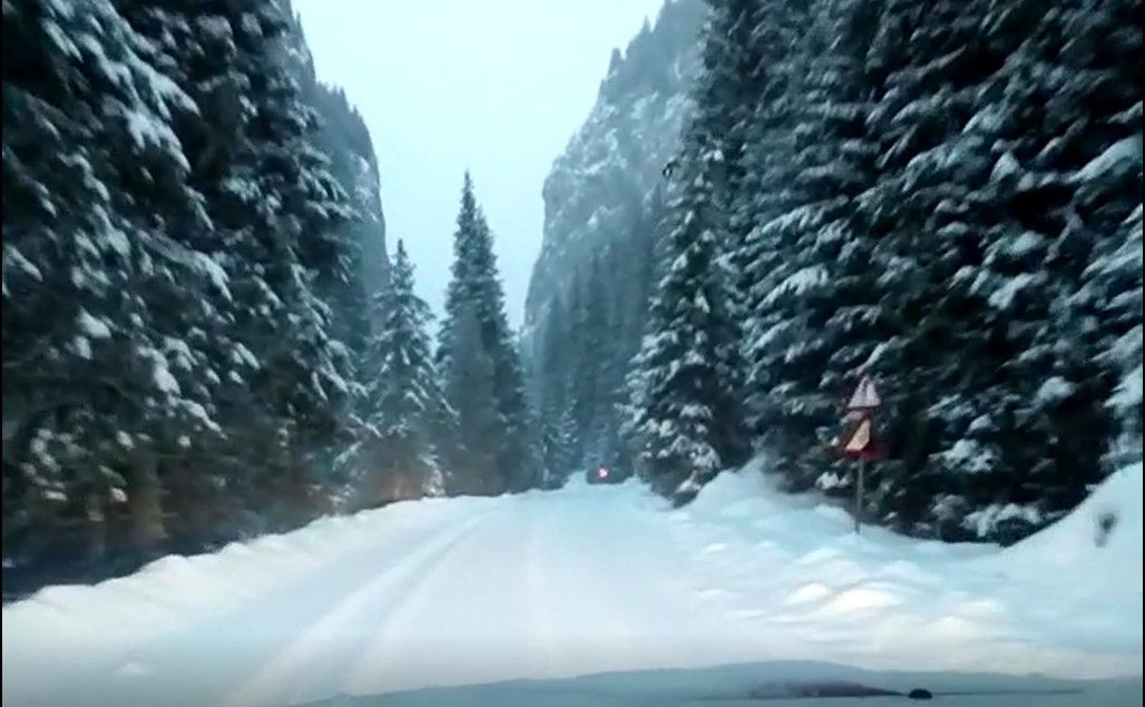 Foto-video| Condiții dificile de trafic, în zona montană dâmbovițeană