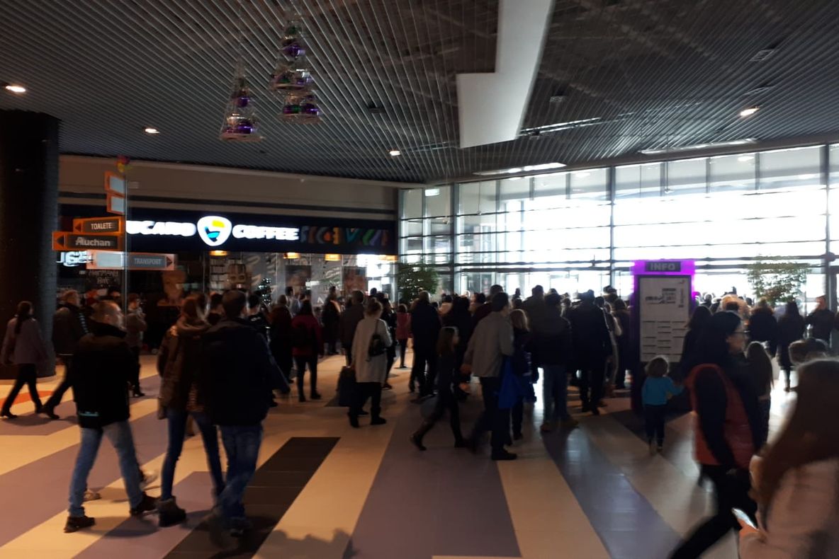 Nici pe câmp n-au avut loc. Accident cu două victime și o mașină de gunoi, la Lungulețu