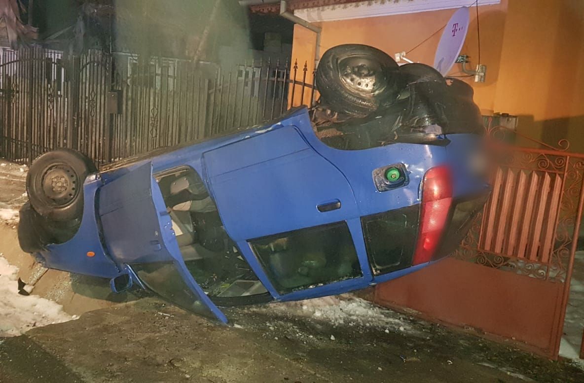 Cascador fără voie. Accident spectaculos cu un șofer de doar 18 ani