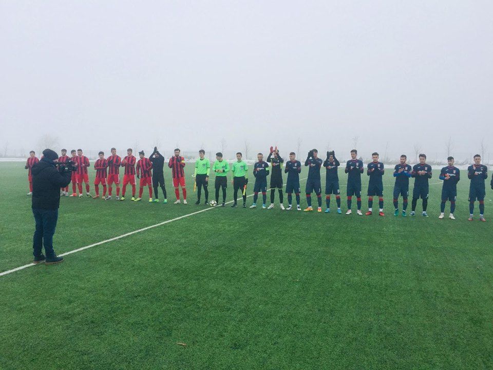 Meci de fotbal anulat, din cauza vremii. Teren imposibil pe sinteticul de la Buftea, la Chindia-Snagov