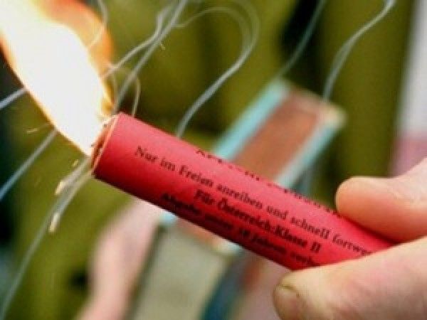 Accidente trase la indigo. Petarde explodate în mână, au băgat doi copii în spital