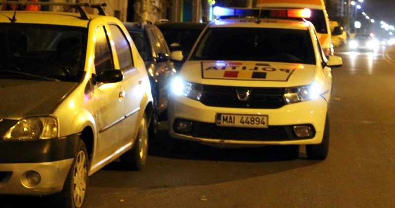 Un membru al unei grupări care dădea spargeri în Dâmbovița, împușcat de polițiștii din Capitală