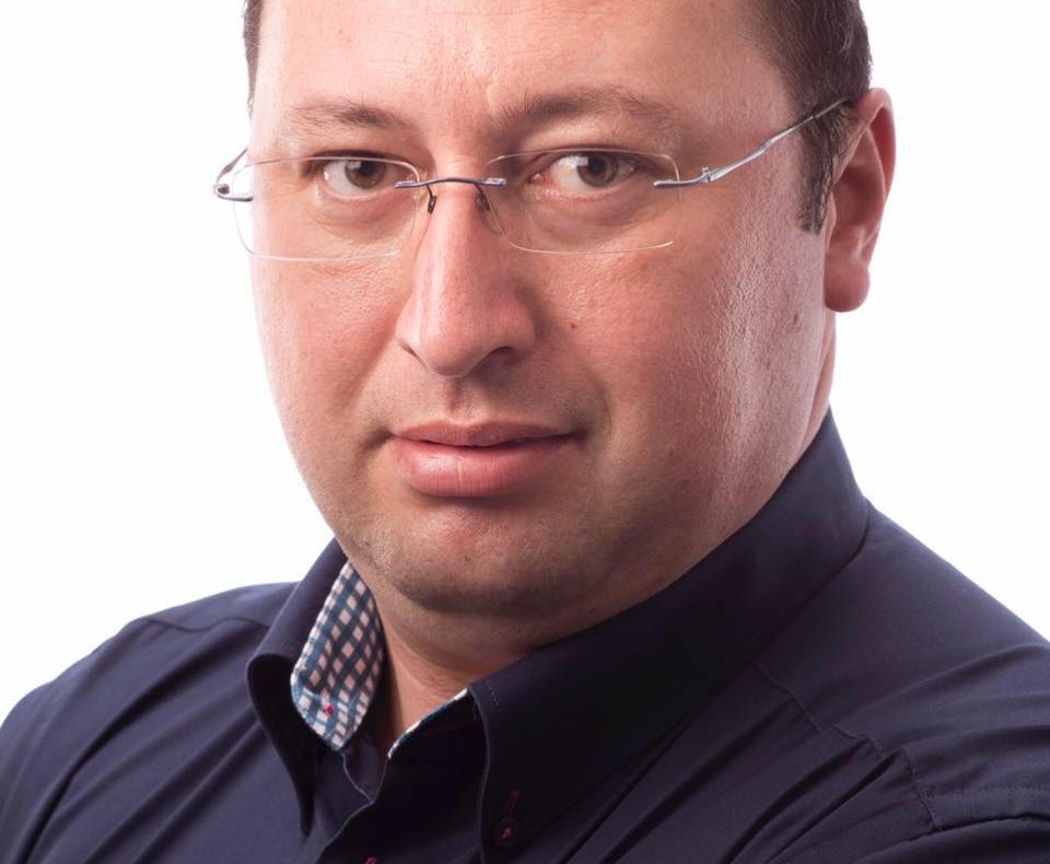 Primar PSD din Dâmboviţa acuză birocraţia fondurilor UE: Trebuie să mă prezint cu 44 de bibliorafturi, circa 25.000 de pagini semnate