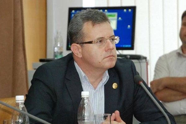 Șefii județului au chemat la discuții ANCOM pentru remedierea problemelor de semnal al telefoniei mobile