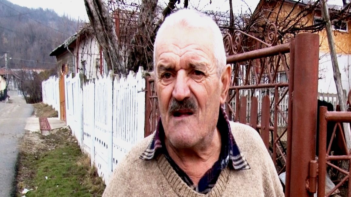 Așchia nu a sărit departe de trunchi. Bunicul tânărului care a incendiat un câine, ucigaș de animale și el