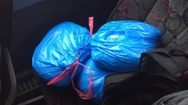 Prins cu 3 kg de cannabis în autocarul cu care se întorcea din Grecia