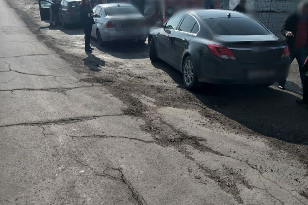 Coliziune în lanț. Patru autoturisme implicate într-un accident, pe DN 71, la Aninoasa