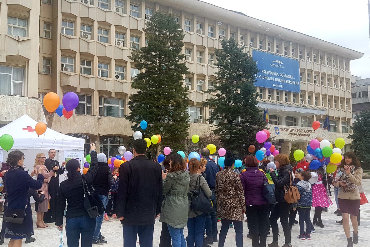 FOTO Ateliere în centrul Târgoviștei, dedicate Zilei Mondiale a Sindromului Down