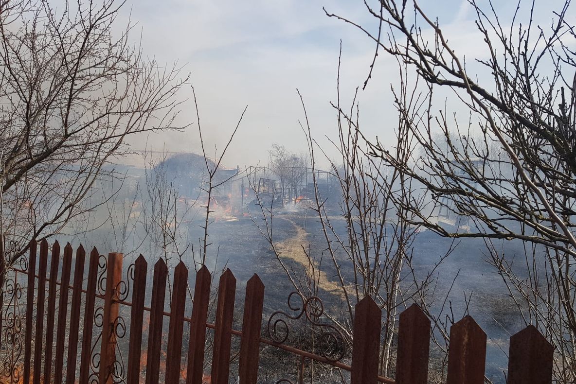Două locuințe mistuite de flăcări la Mavrodin, lângă orașul Răcari
