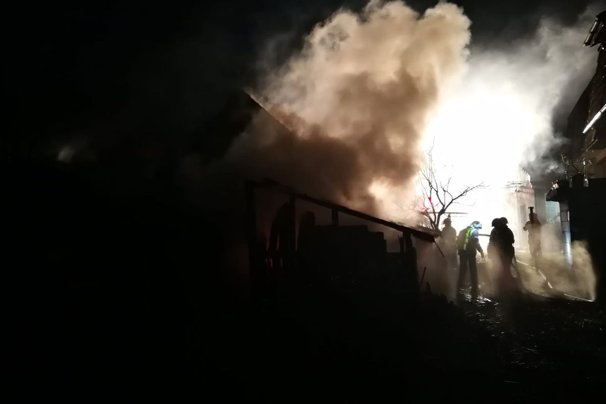 O femeie a fost spulberată de o motocicletă, după ce a traversat neregulamentar, la Titu