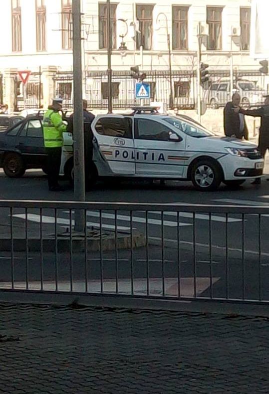Recomandări ale polițiștilor. Cum trebuie să se comporte șoferii pe vreme rea