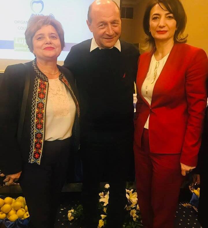 PMP și Traian Băsescu au strâns 12.500 semnături de susținere, în Dâmbovița, pentru europarlamentare