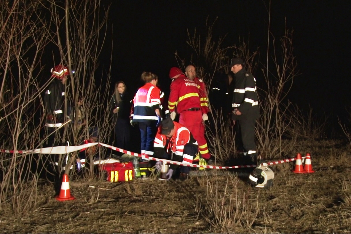 FOTO VIDEO Cum arată puntea pietonală de pe care a căzut un bărbat și a murit. Fratele său a pățit-o și el