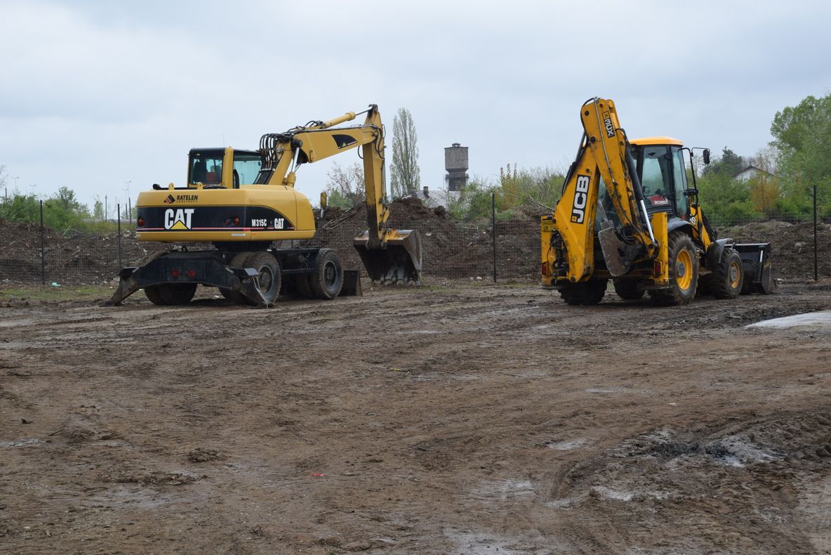 Șantier "abandonat" de constructor, la marginea Târgoviștei. Beneficiarul, CJ Dâmbovița, reacționează