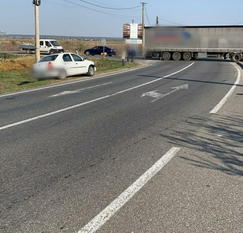 Accident pe DN 72, la Nisipuri. O persoană a fost rănită