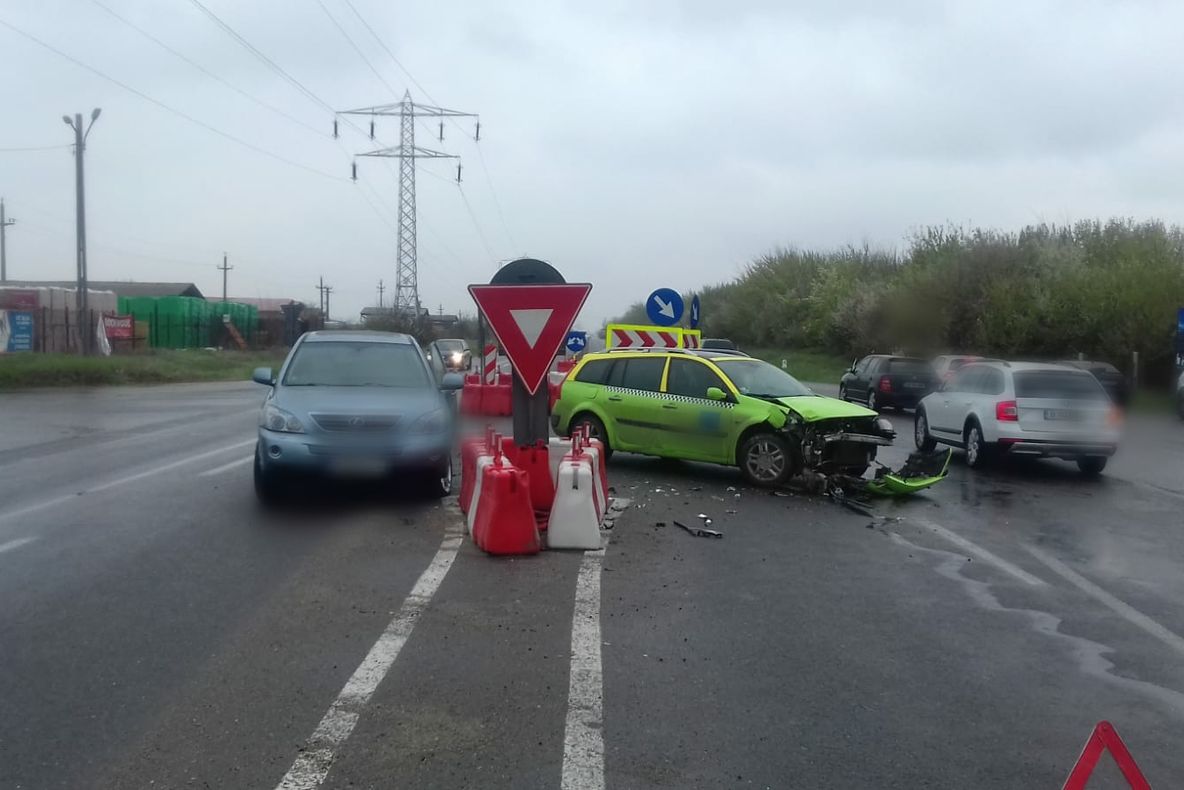 O persoană a fost rănită, în urma unei coliziuni auto, pe DN 7