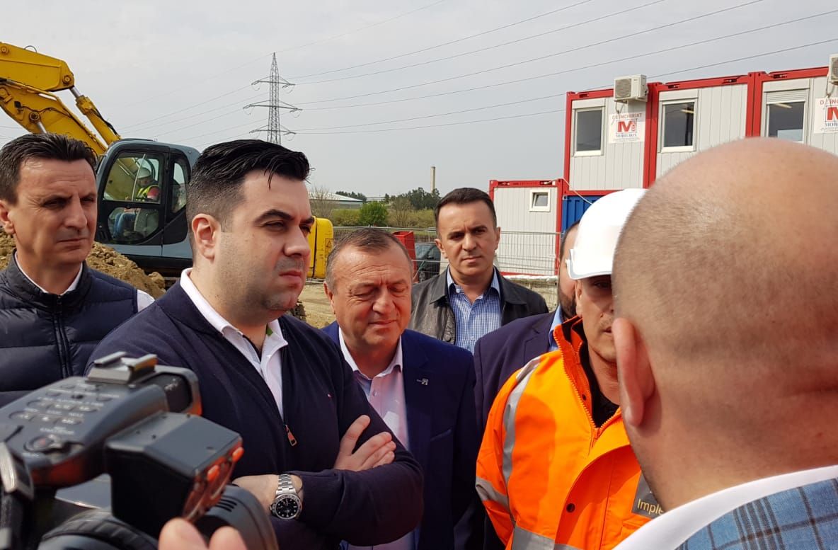 Șapte răniți în urma unui accident produs pe DN 7. Trei autoturisme implicate