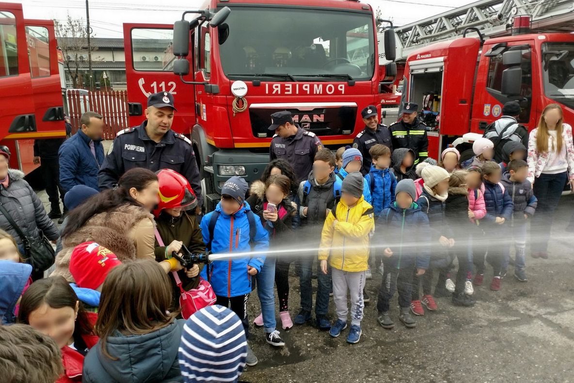 Pompieri pentru...câteva minute