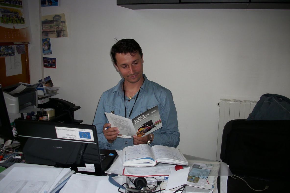 Complex de activități de Ziua Europei, organizate de Europe Direct Târgoviște