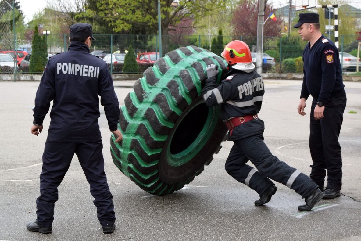 Foto| "Cel mai puternic pompier" - concurs inedit al ISU Dâmbovița