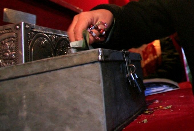 Au prădat trei biserici, chiar în Săptămâna Mare