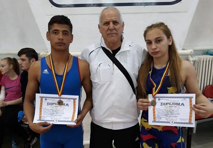 Tania Ionescu și Andrei Burcea, medaliați cu bronz la Campionatul Național Școlar de lupte