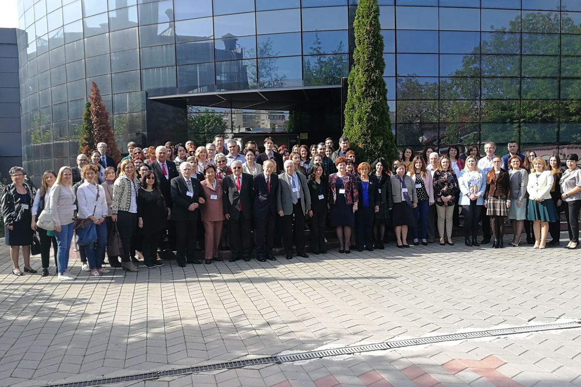 Sute de chimiști și oameni de știință, la Universitatea Valahia din Târgoviște