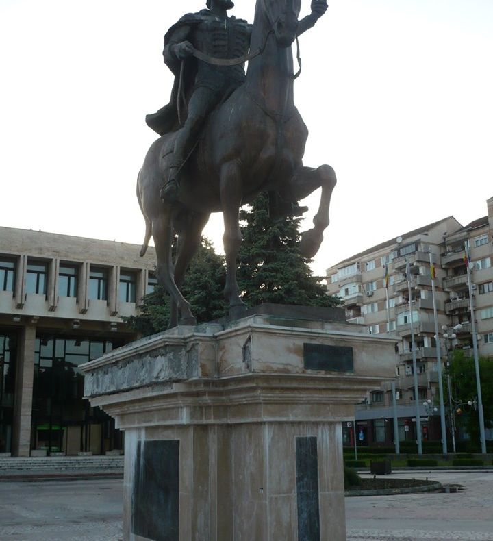 Târgoviştea turistică. La 27 mai 1600 Mihai Viteazul devine „voievod și domn a toată Țara Românească și al Ardealului și al Țării Moldovei”