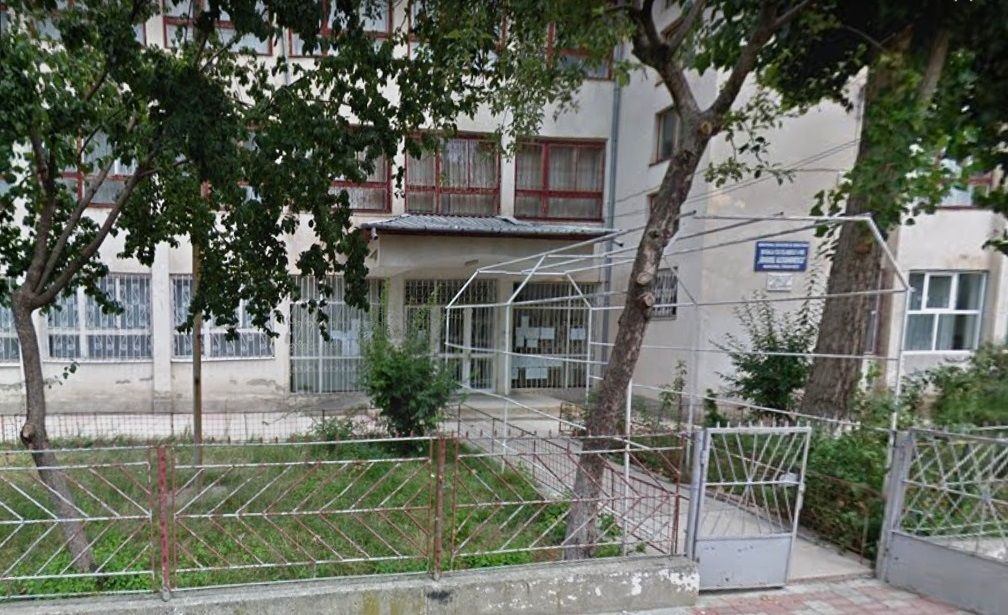 Europarlamentare Dâmbovița 2019. Incidente la o secție de vot din Târgoviște. Mai mulți tineri și-au fotografiat cărțile de identitate