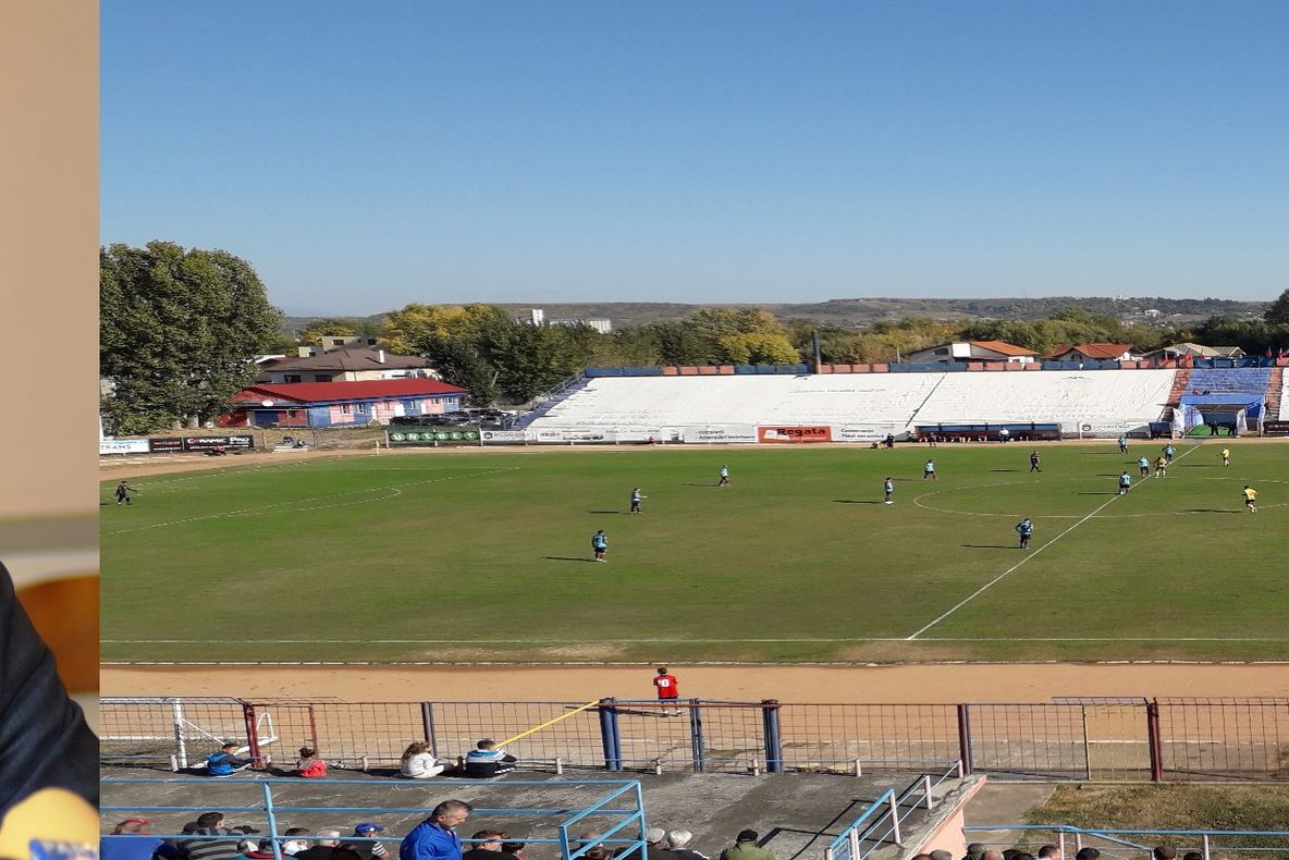 FOTO|Primăria Târgoviște va demola o tribună a stadionului "Eugen Popescu", pentru a pregăti arena de liga I
