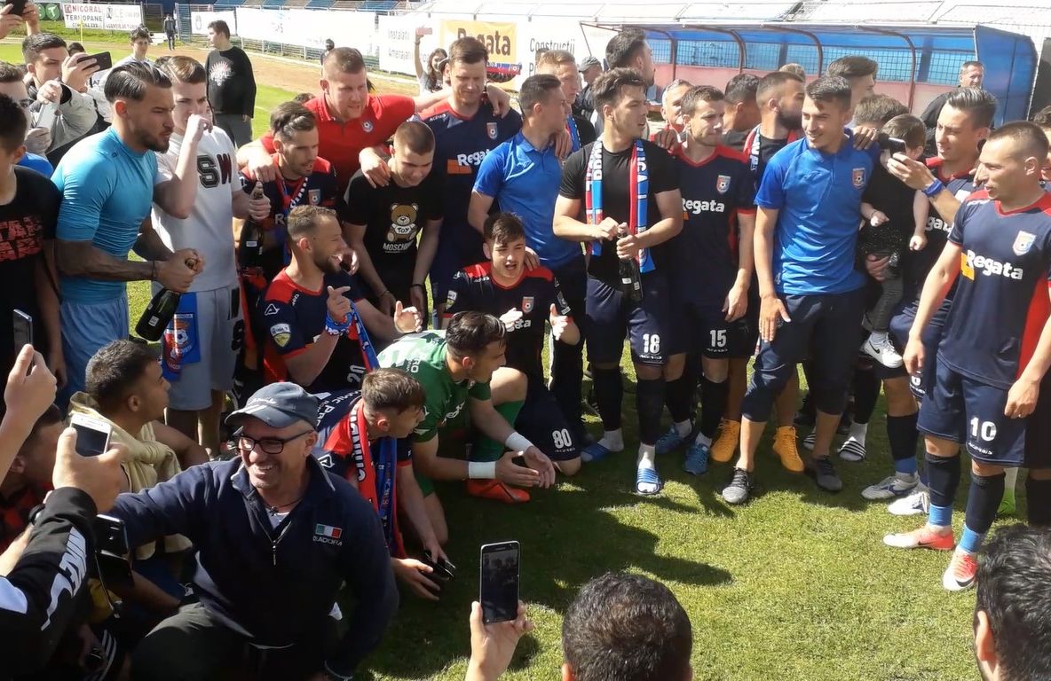 Foto-Video| Nebunie pe "Eugen Popescu" după promovarea în prima ligă de fotbal